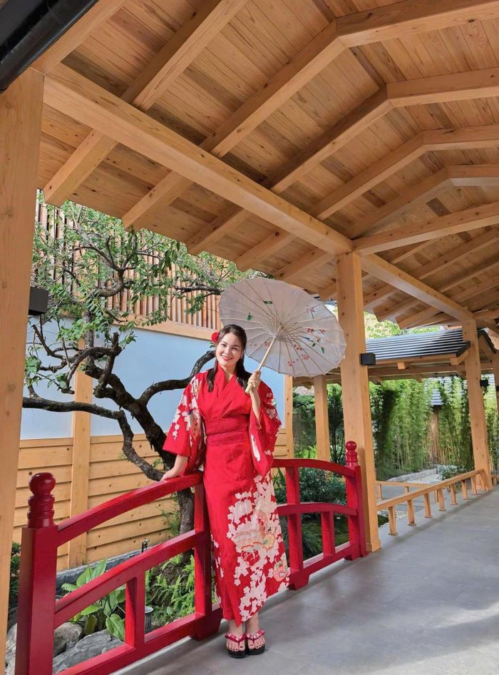 Khách du lịch trải nghiệm tại khu nghỉ dưỡng, tắm khoáng The Neo Garden Onsen