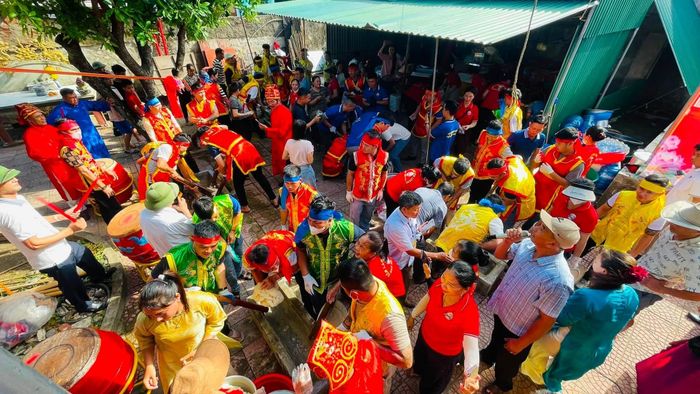 Lễ hội đền Yên Lương được tổ chức vào ngày 15/6 âm lịch. Ảnh: Phường Cửa Lò