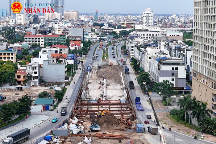 Cùng với đó, các đơn vị cũng đồng loạt mở nhiều mũi thi công trực tiếp tại hạng mục hầm chui để đẩy nhanh khối lượng công việc.