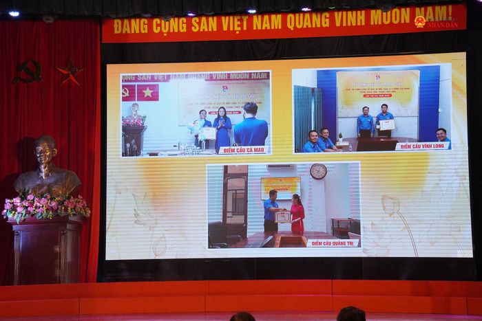 Đối với các tác giả chưa thể góp mặt tại đầu cầu Hà Nội, Ban Tổ chức đã ủy quyền và phối hợp cùng các tỉnh, thành đoàn tổ chức trao giải trực tiếp ngay tại các điểm cầu trực tuyến.