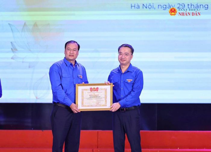 Cuộc thi cũng trao giải cho các tập thể có thành tích nổi bật trong triển khai, tuyên truyền, vận động đoàn viên, thanh niên tham gia.