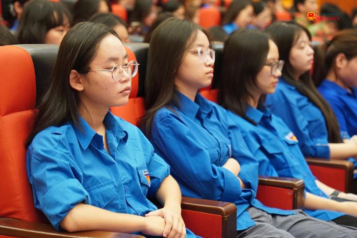 Các đại biểu tham dự chương trình.