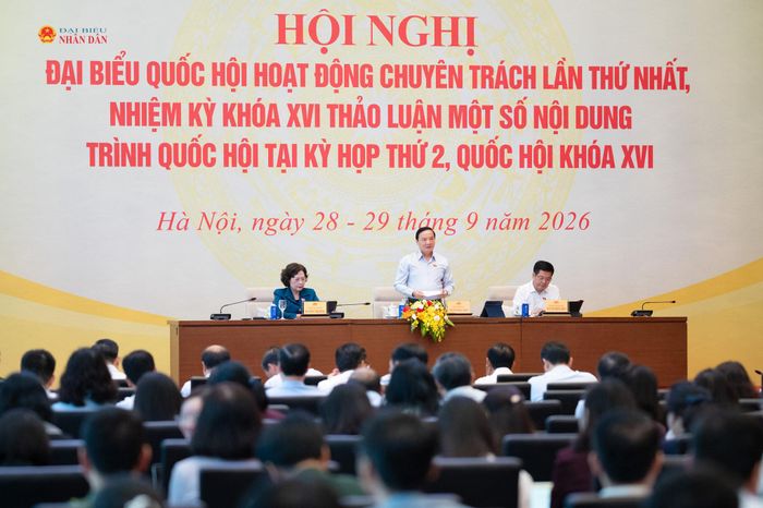 Phó Chủ tịch Quốc hội Nguyễn Khắc Định điều hành hội nghị. Ảnh: Phạm Thắng