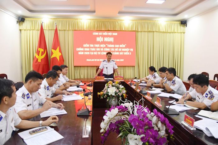 Đại tá Nguyễn Phùng Hưng, Phó Cục trưởng Cục Nghiệp vụ Pháp luật Cảnh sát biển Việt Nam kết luận hội nghị kiểm tra thực hiện “Tháng cao điểm” chống khai thác IUU