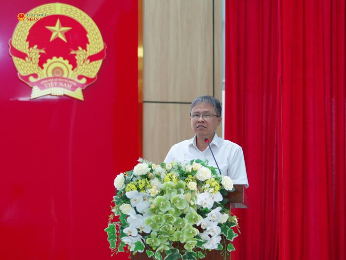 Phó Chủ tịch UBND tỉnh Trần Hòa Nam trả lời ý kiến, kiến nghị của cử tri tại buổi tiếp xúc