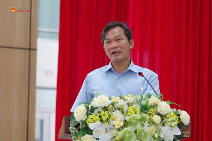 Lãnh đạo phường Hòa Thắng trả lời ý kiến, kiến nghị của cử tri tại buổi tiếp xúc