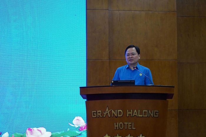 Ủy viên Trung ương Đảng, Chủ tịch Tổng Liên đoàn lao động Việt Nam Nguyễn Anh Tuấn phát biểu khai mạc hội nghị. Ảnh: Đoàn Hưng