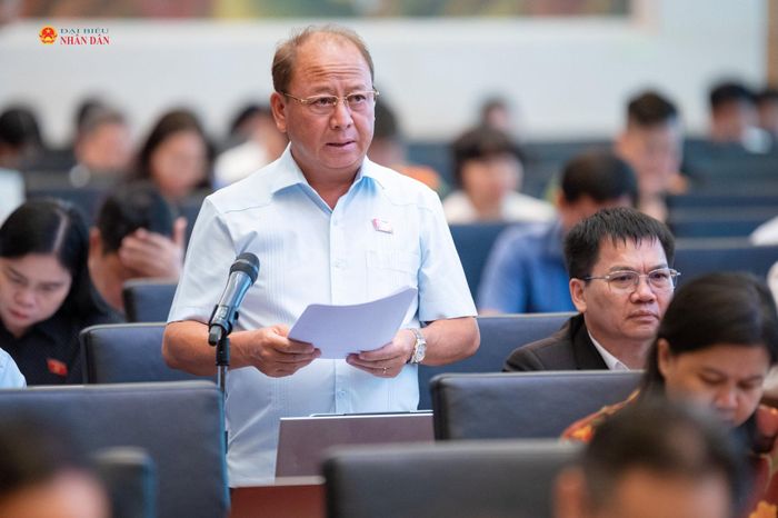 ĐBQH Sùng A Lềnh (Lào Cai) phát biểu. Ảnh: Phạm Thắng
