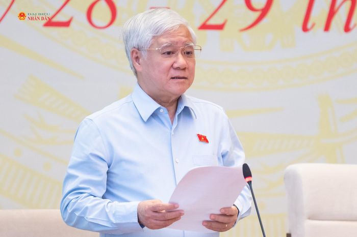 Phó Chủ tịch Thường trực Quốc hội Đỗ Văn Chiến điều hành phiên họp thảo luận về nhóm dự án thuộc lĩnh vực văn hóa, xã hội