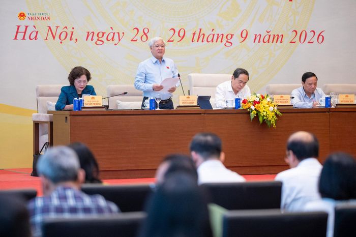 Phó Chủ tịch Thường trực Quốc hội Đỗ Văn Chiến phát biểu bế mạc hội nghị