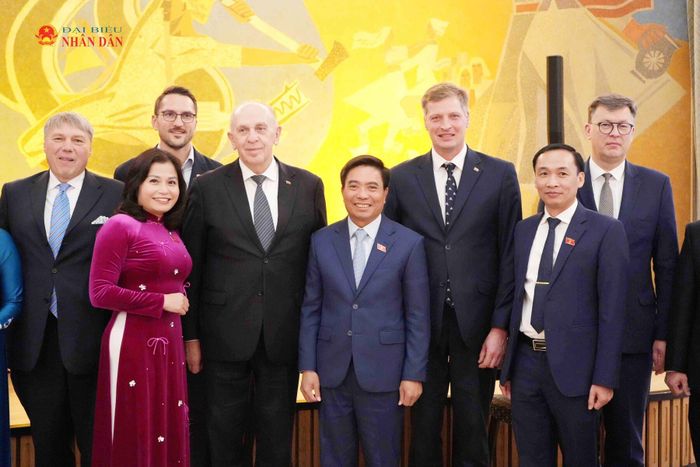 Phó Chủ tịch Quốc hội, Thượng tướng Nguyễn Doãn Anh với Chủ nhiệm Ủy ban Đối ngoại Quốc hội và Bộ trưởng Bộ Nông nghiệp Lít-va
