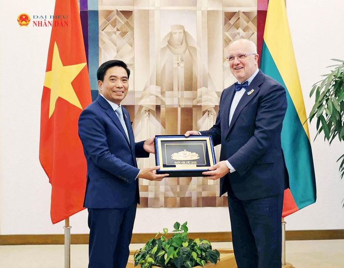 Phó Chủ tịch Quốc hội, Thượng tướng Nguyễn Doãn Anh với Chủ tịch Quốc hội Lít-va Juozas Olekas
