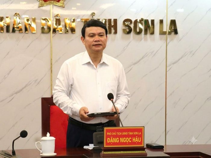Đồng chí Phó Chủ tịch UBND tỉnh Sơn La Đặng Ngọc Hậu phát biểu chỉ đạo.
