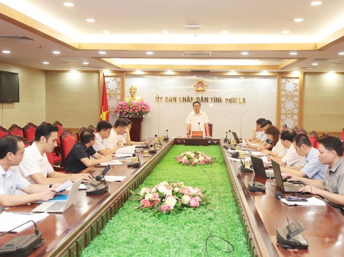 Đồng chí Nguyễn Minh Tiến, Phó Chủ tịch UBND tỉnh Sơn La chủ trì cuộc làm việc
