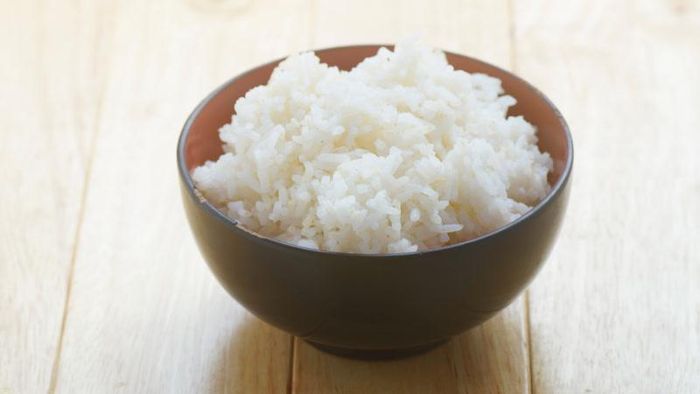 Cơm và xôi để lâu có thể tạo điều kiện thuận lợi cho vi khuẩn phát triển