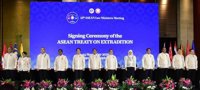 Đại diện các quốc gia ASEAN ký Hiệp định ASEAN về dẫn độ tháng 11/2025.