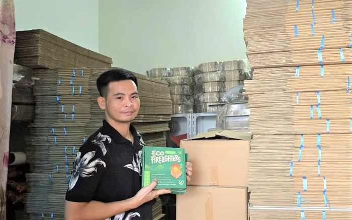 Sau khi nghiên cứu thị trường, anh Nguyễn Xuân Tài cùng cộng sự quyết định lựa chọn Amazon làm kênh phân phối, trực tiếp đưa sản phẩm Eco Firelighter đến với người tiêu dùng nước ngoài.