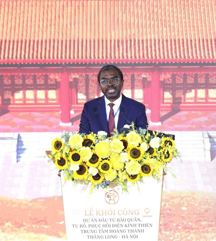 Giám đốc Trung tâm Di sản thế giới UNESCO Lazare Eloundou Assomo cho rằng khởi công Dự án là dấu mốc lịch sử đối với công tác bảo tồn lâu dài Di sản Thế giới Khu Trung tâm Hoàng thành Thăng Long.