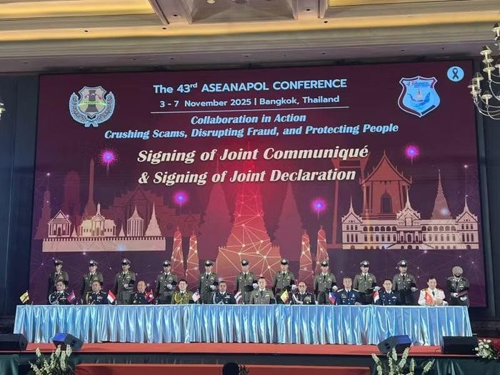 Trưởng Đoàn đại biểu Cảnh sát các nước ASEAN đã ký kết Thông cáo chung.