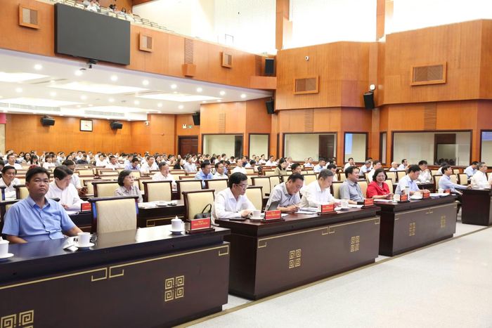 Lãnh đạo Thành ủy, HĐND, UBND TP Hồ Chí Minh dự hội nghị.