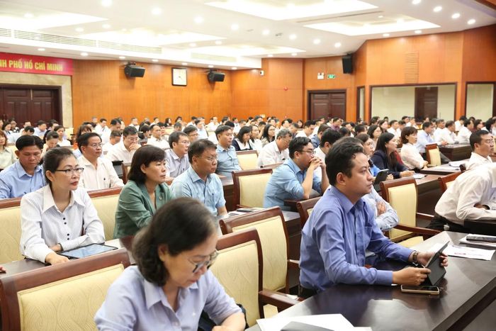 Đại biểu dự hội nghị quán triệt và triển khai thực hiện một số nghị quyết, chỉ thị của Bộ Chính trị.