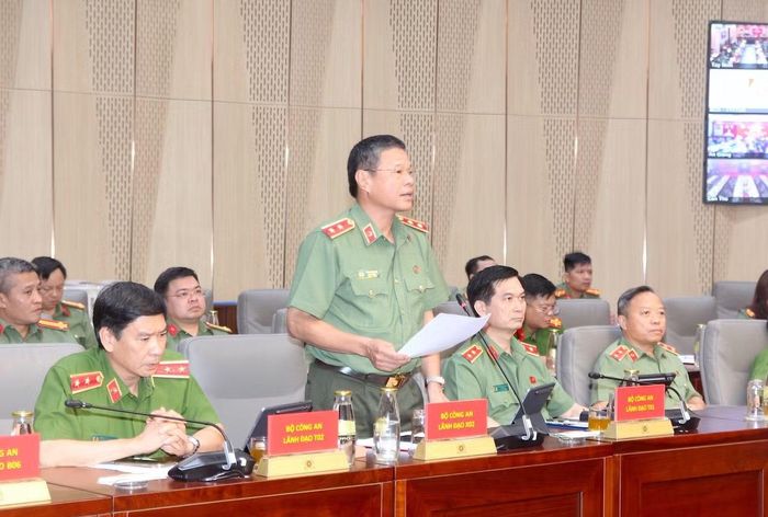 Các đại biểu thảo luận tại hội nghị.