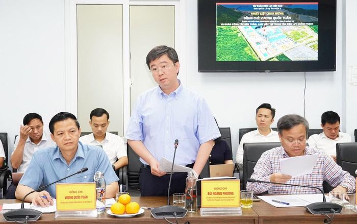 Đồng chí Vương Quốc Tuấn, Bí thư Tỉnh uỷ và đồng chí Bùi Hoàng Phương, Chủ tịch UBND tỉnh Quảng Trị cùng lãnh đạo các sở, ban ngành tỉnh Quảng Trị làm việc với Trung tâm điện lực Quảng Trạch.