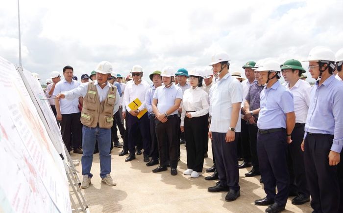 Lãnh đạo tỉnh Quảng Trị kiểm tra thực địa tại Dự án đầu tư xây dựng Cảng hàng không Quảng Trị.