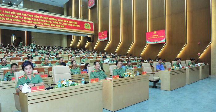 Các đại biểu tham dự hội nghị.