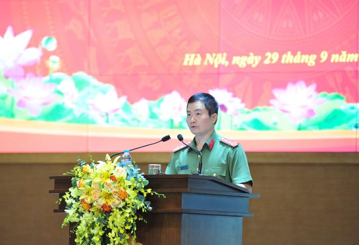 Đại tá Nguyễn Tuấn Hưng, Phó cục trưởng Cục An ninh điều tra phát biểu tại hội nghị.