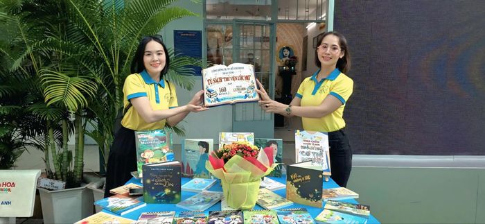 Những thay đổi ấy đôi khi không thể nhìn thấy ngay sau một buổi trao tặng. Nhưng chính sự âm thầm ấy lại là giá trị lâu dài của sách.