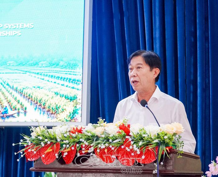 Phó Giám đốc Sở Nông nghiệp và Môi trường tỉnh Cà Mau Nguyễn Bình Thuận phát biểu khai mạc hội thảo.