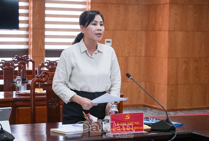 Đồng chí Lê Thị Nhung, Uỷ viên Ban Thường vụ Tỉnh uỷ, Phó Chủ tịch Thường trực HĐND tỉnh, phát biểu thảo luận về nhiệm vụ phát triển khoa học - công nghệ và chuyển đổi số tạo động lực tăng trưởng.