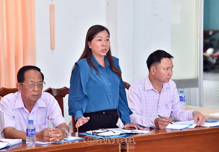 Giám đốc Trung tâm Công ích xã Vĩnh Lộc Trần Châu Pha phản ánh khó khăn về hệ thống loa truyền thanh phục vụ tuyên truyền.