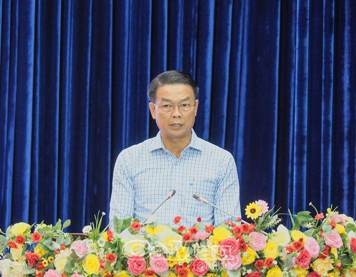 Đồng chí Nguyễn Nam Phong, Phó Trưởng ban Tuyên giáo Tỉnh uỷ, báo cáo đề dẫn hội nghị.