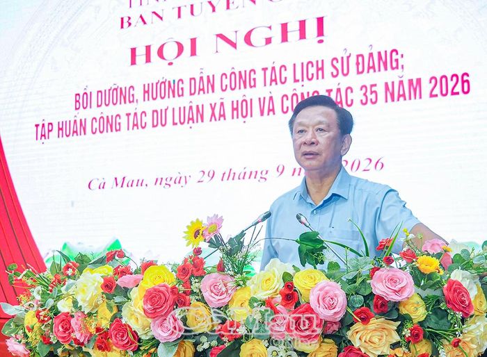 Trưởng ban Tuyên giáo Tỉnh uỷ Hồ Trung Việt phát biểu chỉ đạo tại hội nghị.