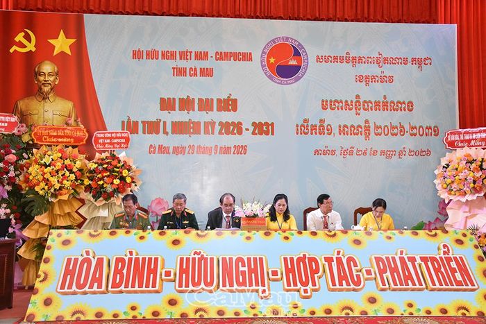 Đoàn Chủ tịch đại hội.