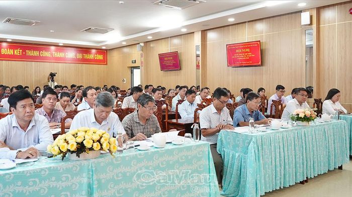Các đại biểu tham dự hội nghị.