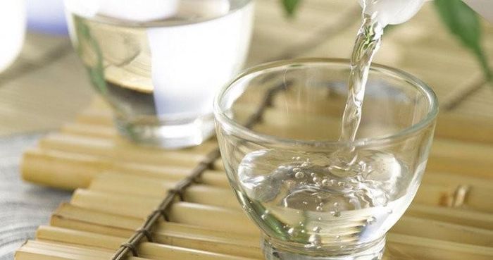 Giấm có thể làm sạch bồn cầu hiệu quả. Ảnh minh họa.