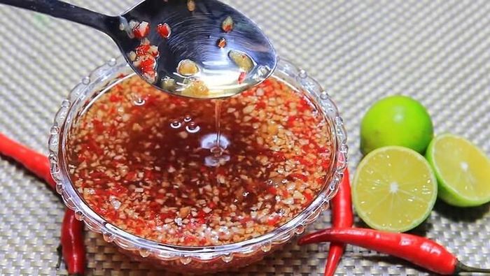 Pha nước chấm ngan luộc hoàn hảo. Ảnh minh họa.