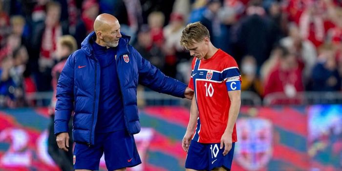 Pha phạm lỗi khiến Odegaard gặp vấn đề ở mắt cá chân
