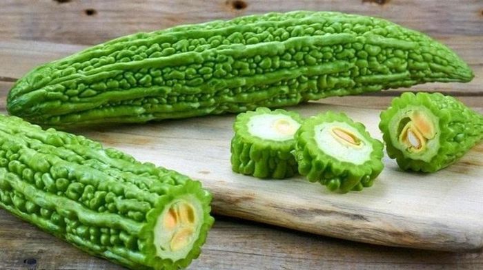Để món ăn đạt hương vị ngon nhất, việc chọn được những quả mướp đắng tươi, thịt dày và có độ đắng phù hợp là điều rất quan trọng