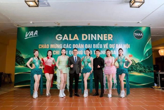 Sự xuất hiện của các vũ công mang đến màu sắc trẻ trung, sôi động cho chương trình. Những màn biểu diễn, hoạt động giao lưu và cổ vũ góp phần tạo nên không khí gắn kết giữa các thành viên tham dự.
