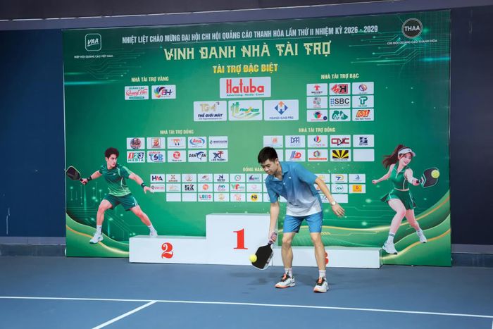 Ở nội dung pickleball, nhịp độ các trận đấu được duy trì nhanh, với những pha phối hợp, phản xạ và di chuyển liên tục.