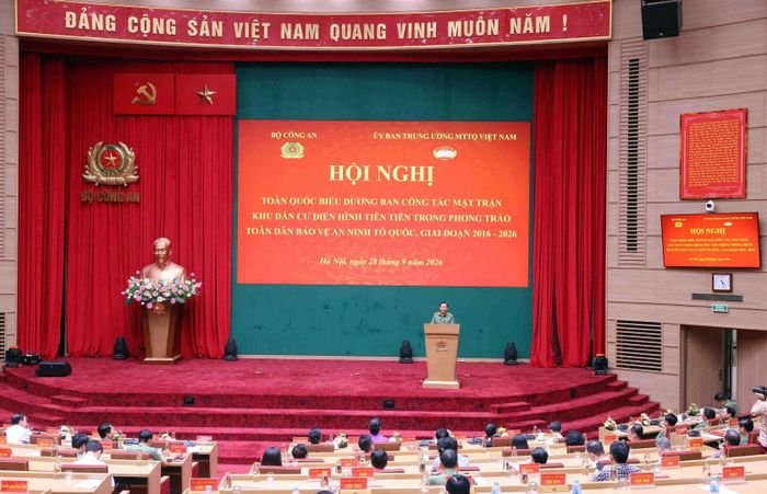 Toàn cảnh hội nghị. 