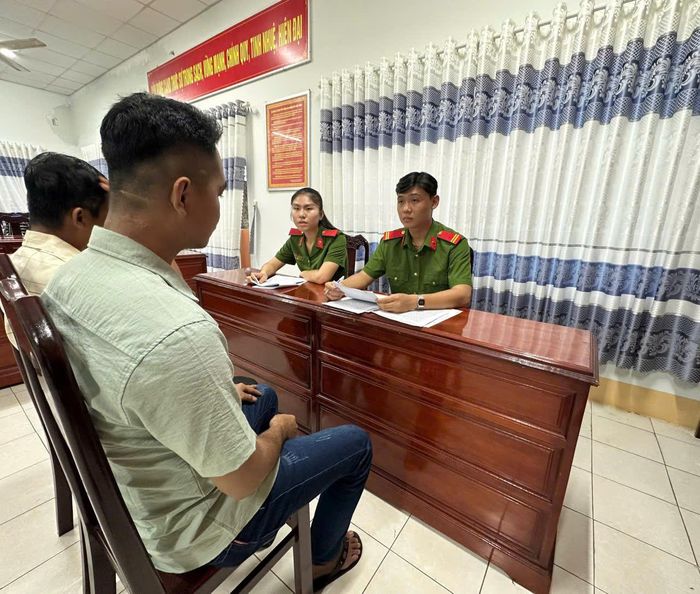 Hai cha con ông C.V.N làm việc với cơ quan Công an