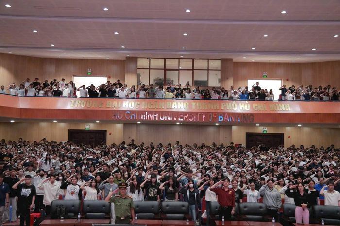 Công an TPHCM tuyên truyền về pháp luật và an ninh mạng