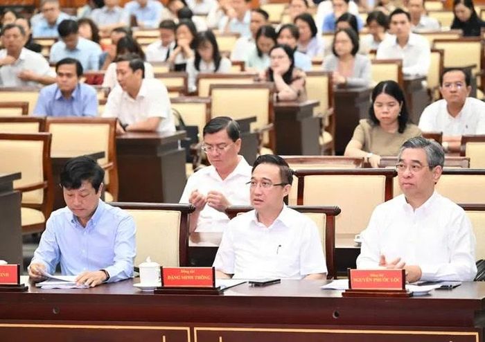 Lãnh đạo TPHCM cùng các đại biểu tham dự tại điểm cầu Hội trường TPHCM