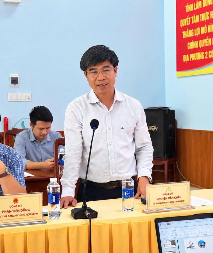 Đồng chí Nguyễn Văn Châu- Bí thư Đảng ủy, Chủ tịch HĐND xã Nam Ban Lâm Hà phát biểu tại buổi làm việc
