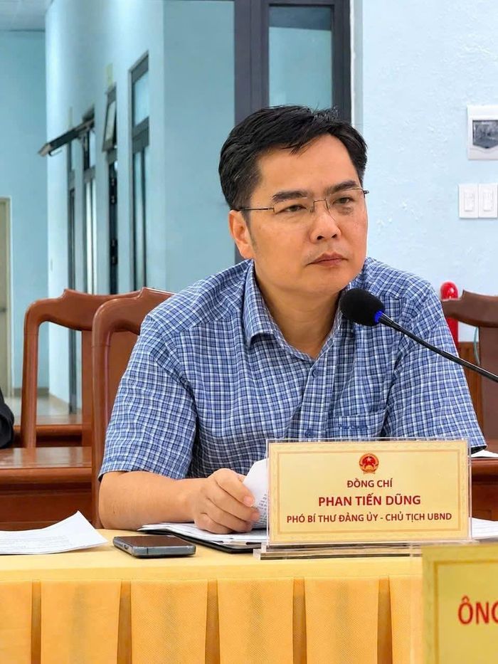 Đồng chí Phan Tiến Dũng, Chủ tịch UBND xã Nam Ban Lâm Hà tại buổi làm việc